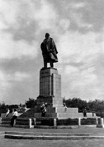 Почтовая открытка «Ульяновск. Памятник В. И. Ленину» - 1958г., СССР